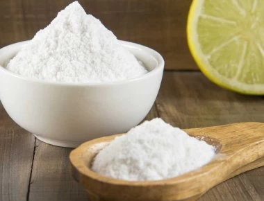 Μαγειρική σόδα: Οι 10 χρήσεις που θα σας «λύσουν» τα χέρια (βίντεο)